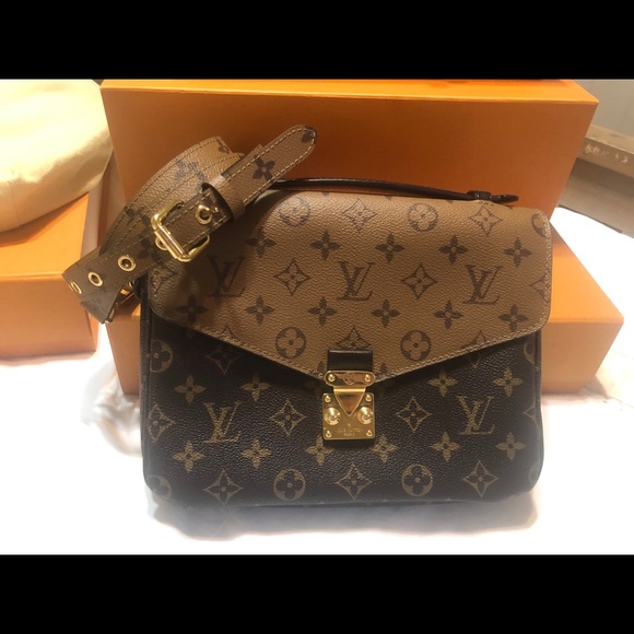 Louis Vuitton Handbags - ❌SOLD❌Louis Vuitton Pochette Métis Reverse